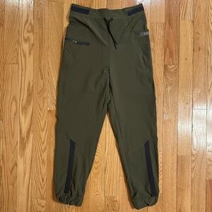 Gymshark Box Utility Jogger Track Pants Womens M Army Olive Green & Black